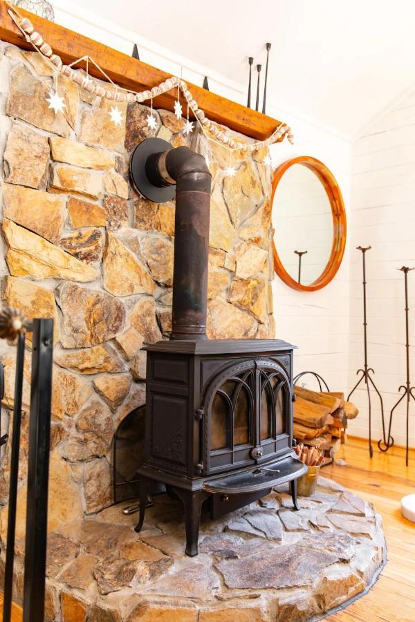 Hot Tub Charming & Chic Mountain Gem On Sleepy Creek Villa Бъркли Спрингс Екстериор снимка