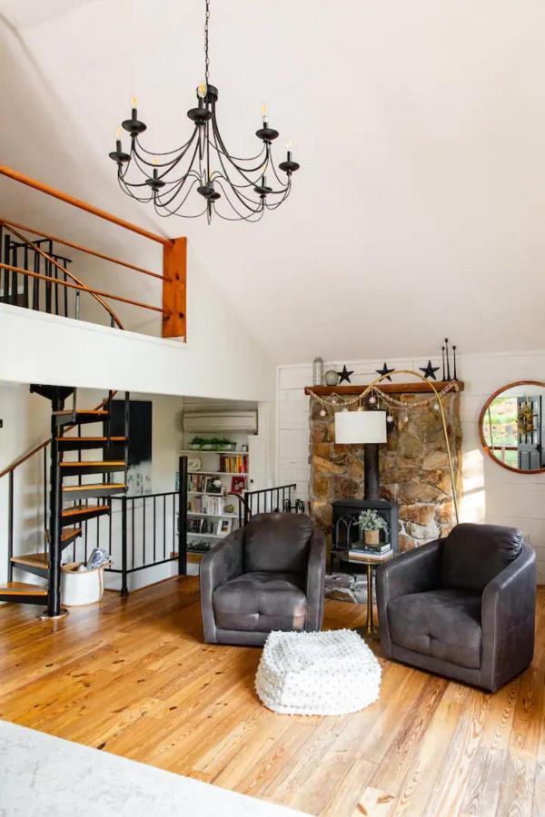 Hot Tub Charming & Chic Mountain Gem On Sleepy Creek Villa Бъркли Спрингс Екстериор снимка