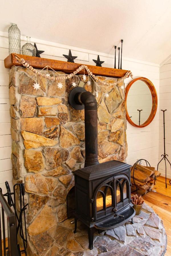 Hot Tub Charming & Chic Mountain Gem On Sleepy Creek Villa Бъркли Спрингс Екстериор снимка